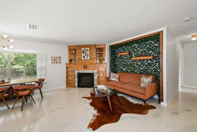 2431 N Westwood DR, North Fort Myers, FL 33917
