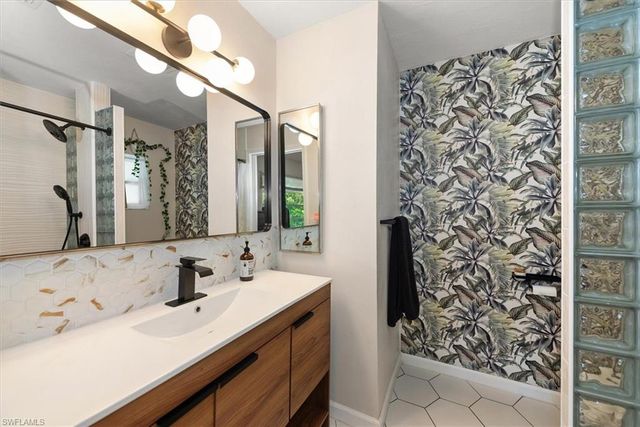 2431 N Westwood DR, North Fort Myers, FL 33917