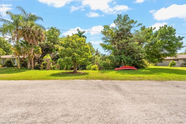 2431 N Westwood DR, North Fort Myers, FL 33917