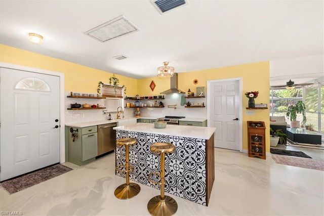 2431 N Westwood DR, North Fort Myers, FL 33917