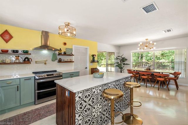 2431 N Westwood DR, North Fort Myers, FL 33917