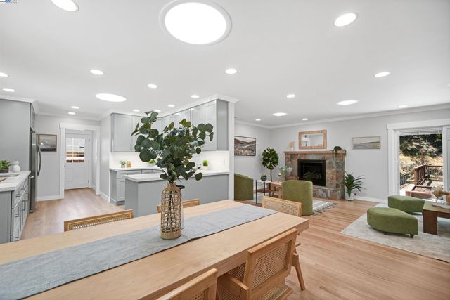 1054 Redstone Pl, Hayward, CA 94542