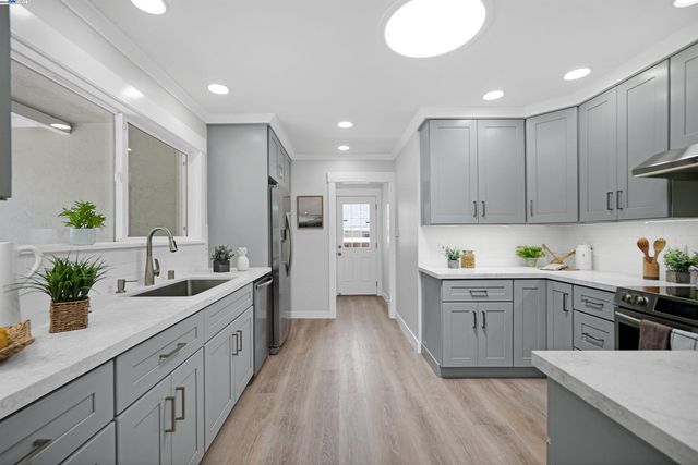 1054 Redstone Pl, Hayward, CA 94542