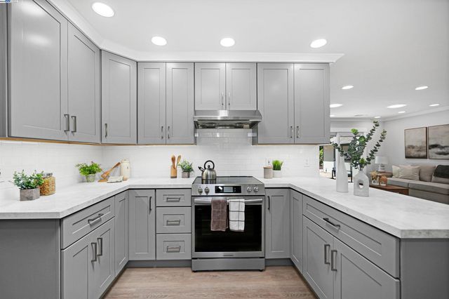1054 Redstone Pl, Hayward, CA 94542