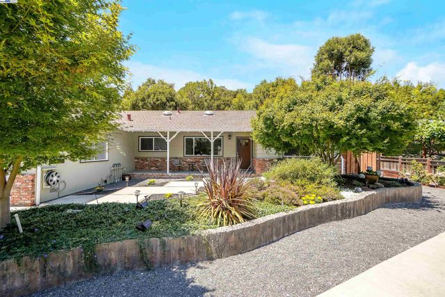 1054 Redstone Pl, Hayward, CA 94542