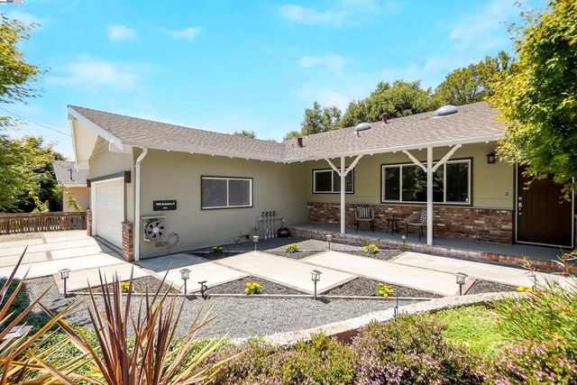 1054 Redstone Pl, Hayward, CA 94542