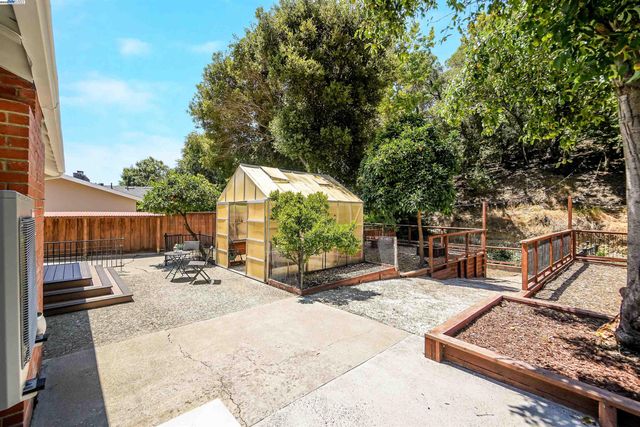 1054 Redstone Pl, Hayward, CA 94542