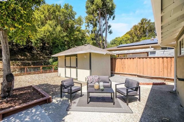 1054 Redstone Pl, Hayward, CA 94542