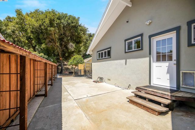 1054 Redstone Pl, Hayward, CA 94542