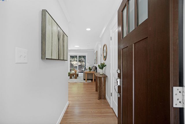 1054 Redstone Pl, Hayward, CA 94542