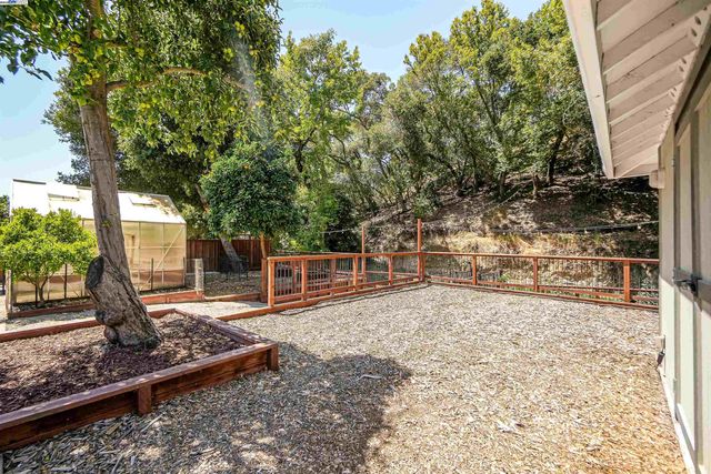 1054 Redstone Pl, Hayward, CA 94542
