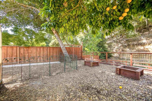 1054 Redstone Pl, Hayward, CA 94542