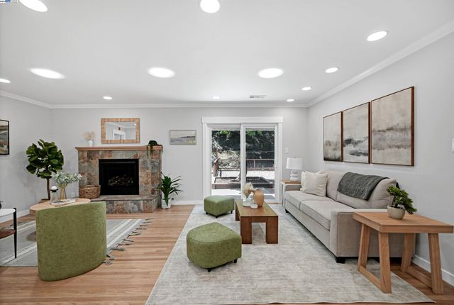 1054 Redstone Pl, Hayward, CA 94542