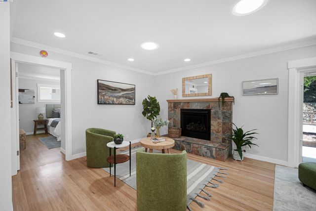 1054 Redstone Pl, Hayward, CA 94542