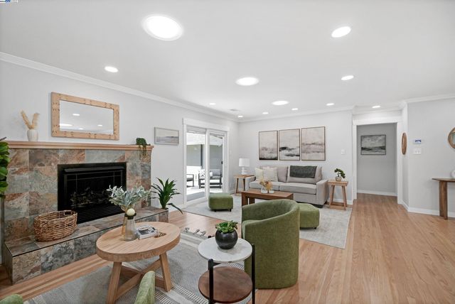 1054 Redstone Pl, Hayward, CA 94542