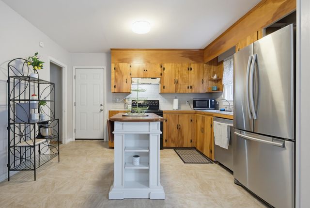 96 Saint Laurent Street, Epping, NH 03042