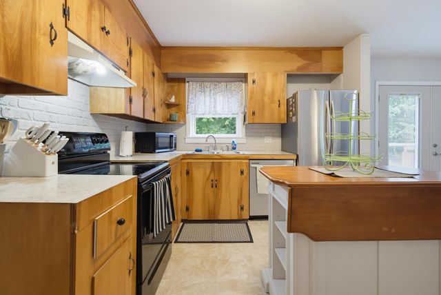 96 Saint Laurent Street, Epping, NH 03042