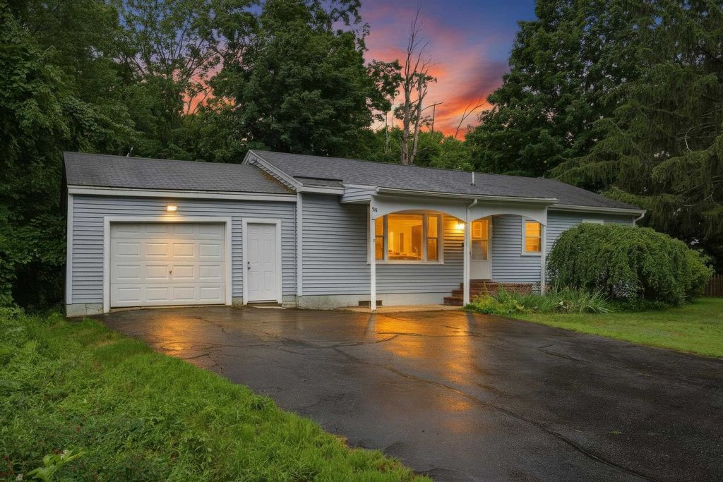 96 Saint Laurent Street, Epping, NH 03042