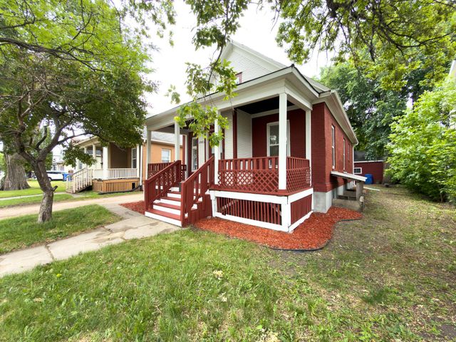 1346 1st Avenue S, Fargo, ND 58103