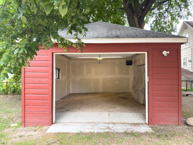 1346 1st Avenue S, Fargo, ND 58103