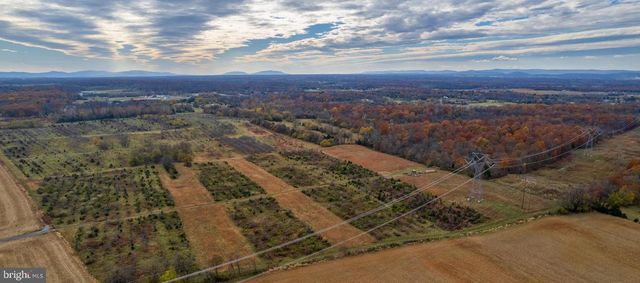 2481 SUMMIT POINT RD, Summit Point, WV 25446