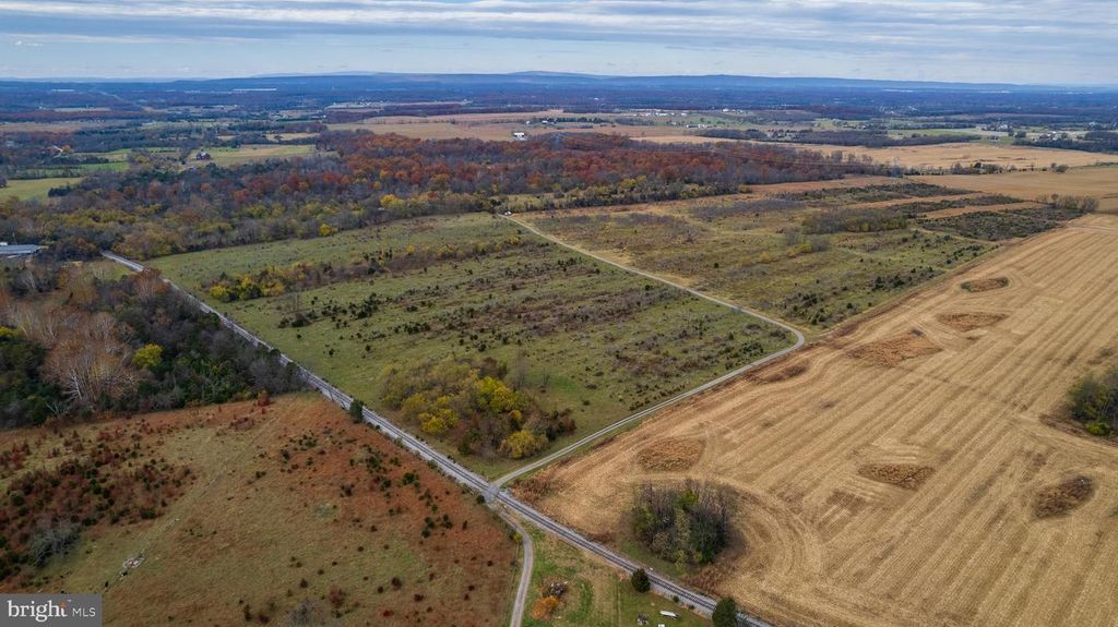 2481 SUMMIT POINT RD, Summit Point, WV 25446