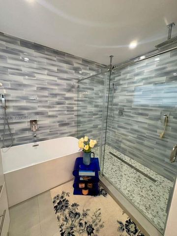 6890 Winged Foot Dr, Hialeah, FL 33015