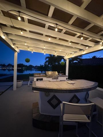 6890 Winged Foot Dr, Hialeah, FL 33015