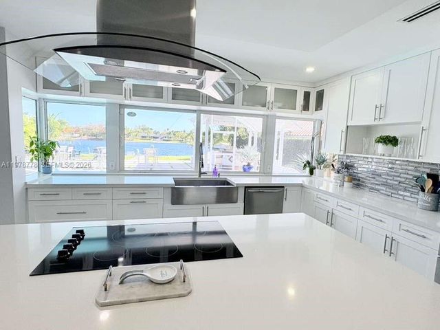 6890 Winged Foot Dr, Hialeah, FL 33015