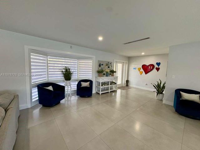 6890 Winged Foot Dr, Hialeah, FL 33015