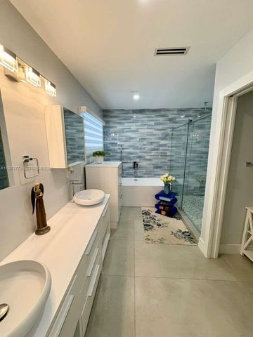 6890 Winged Foot Dr, Hialeah, FL 33015