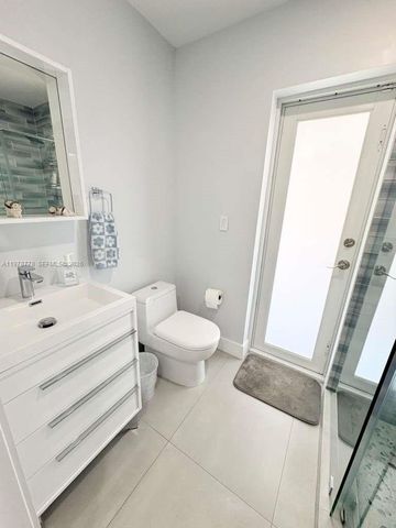 6890 Winged Foot Dr, Hialeah, FL 33015