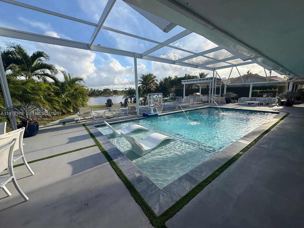 6890 Winged Foot Dr, Hialeah, FL 33015