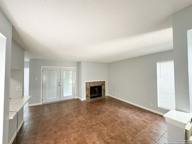 11311 Sir Winston St Apt 607, San Antonio, TX 78216