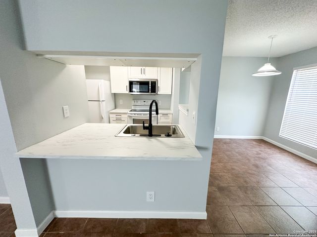 11311 Sir Winston St Apt 607, San Antonio, TX 78216