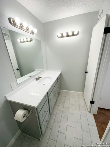 11311 Sir Winston St Apt 607, San Antonio, TX 78216