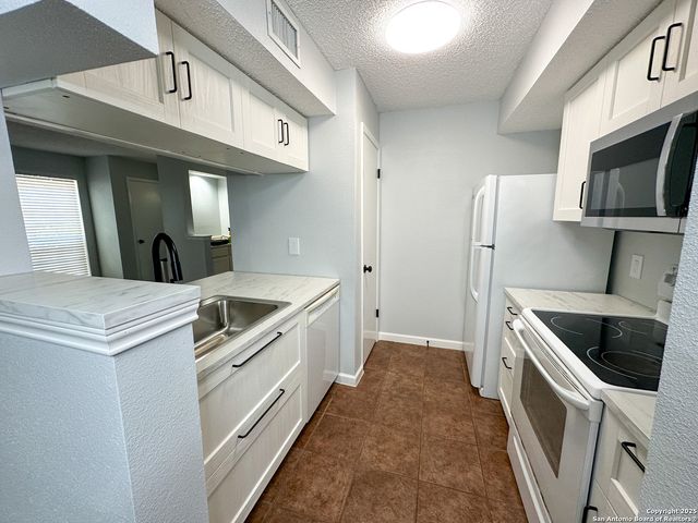 11311 Sir Winston St Apt 607, San Antonio, TX 78216