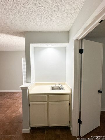 11311 Sir Winston St Apt 607, San Antonio, TX 78216