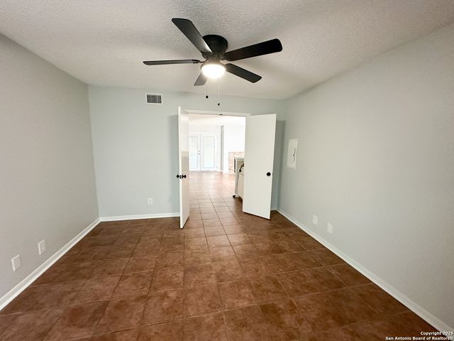 11311 Sir Winston St Apt 607, San Antonio, TX 78216