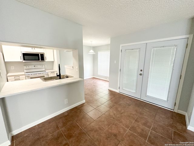 11311 Sir Winston St Apt 607, San Antonio, TX 78216