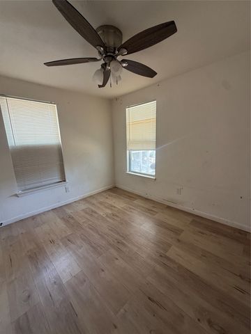 2925 Lenway Street, Dallas, TX 75215