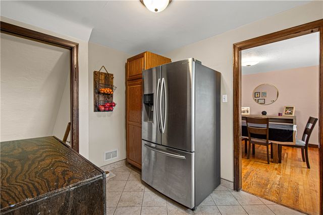 142 Senate Dr, Pleasant Hills, PA 15236