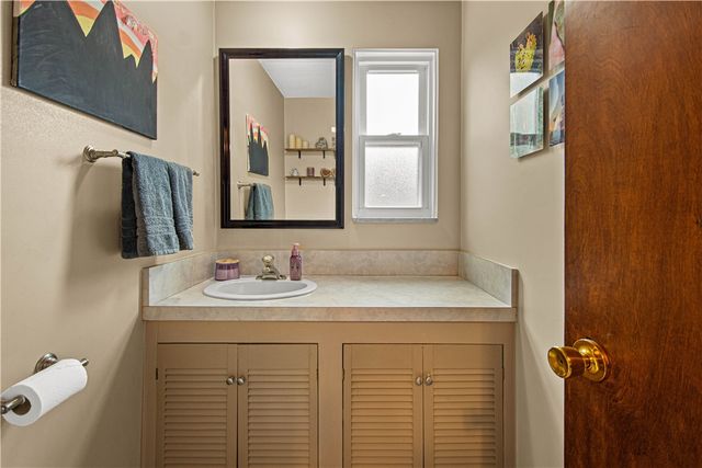 142 Senate Dr, Pleasant Hills, PA 15236