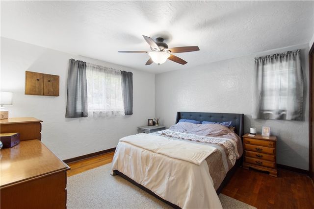142 Senate Dr, Pleasant Hills, PA 15236