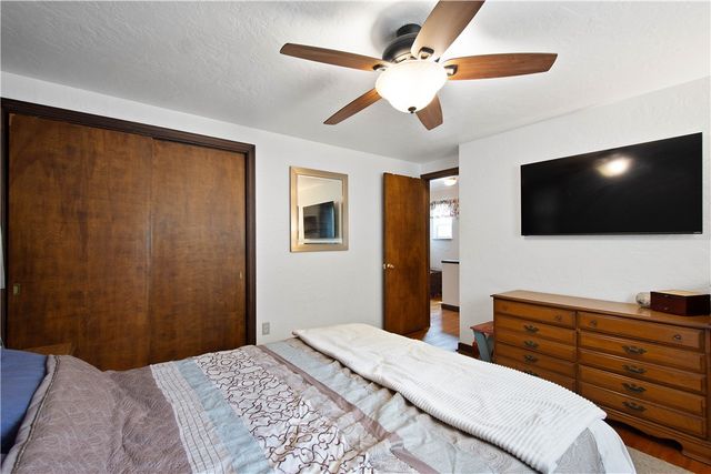 142 Senate Dr, Pleasant Hills, PA 15236
