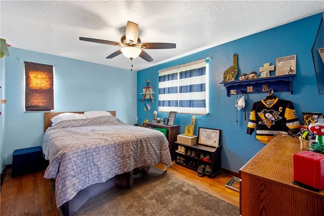 142 Senate Dr, Pleasant Hills, PA 15236