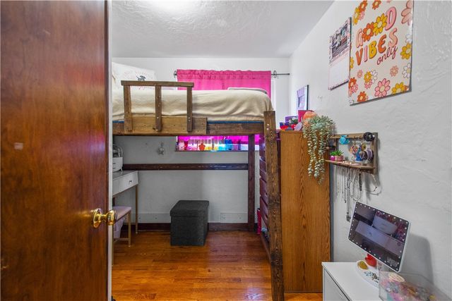 142 Senate Dr, Pleasant Hills, PA 15236