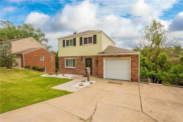 142 Senate Dr, Pleasant Hills, PA 15236