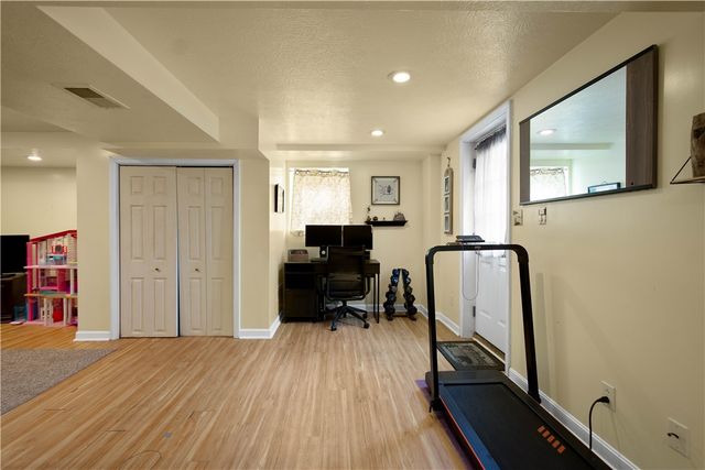 142 Senate Dr, Pleasant Hills, PA 15236
