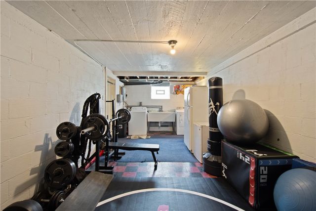 142 Senate Dr, Pleasant Hills, PA 15236